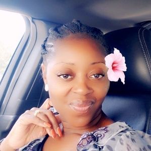 Meet your Posher, Leticia